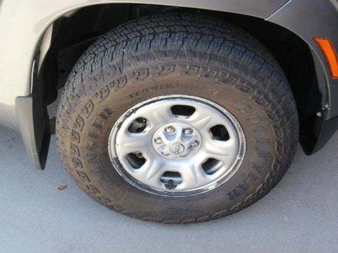 Used 2022 Nissan Frontier S w/ Technology Package AWD/4WD image 26