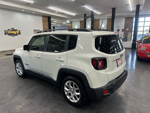 Used 2018 Jeep Renegade Latitude w/ UConnect 8.4 Nav Group FWD image 7