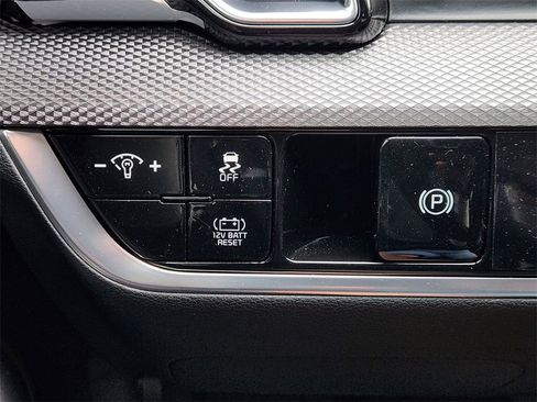 New 2025 Kia Sportage LX image 16