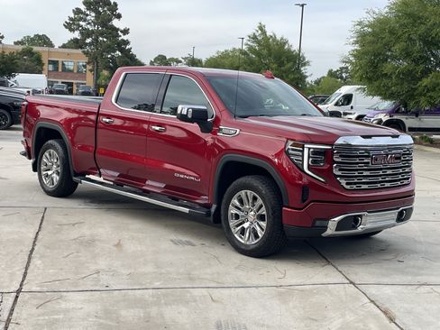 Used 2024 GMC Sierra 1500 Denali w/ Technology Package AWD/4WD image 2
