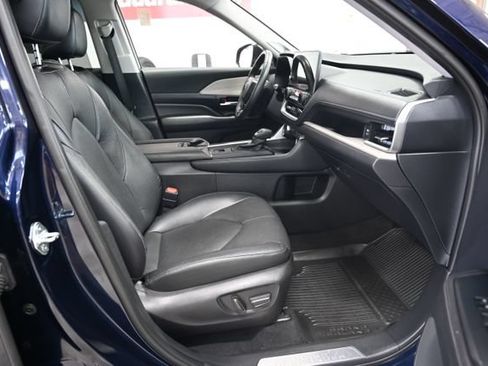 Certified 2024 Toyota Grand Highlander AWD image 11
