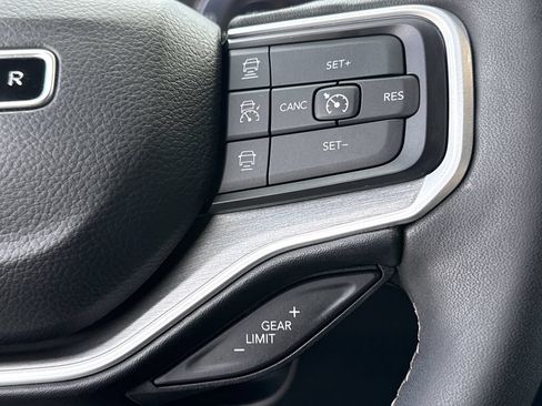 Used 2025 Jeep Wagoneer 4WD image 28