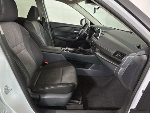 Used 2024 Nissan Rogue SV AWD/4WD image 29