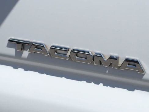 Used 2015 Toyota Tacoma PreRunner w/ TRD Off-Road Package RWD image 44