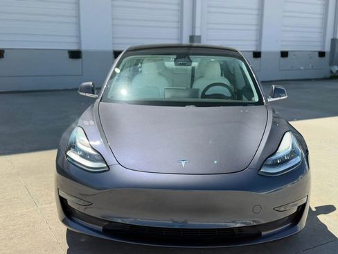 Used 2019 Tesla Model 3 Mid Range RWD image 3