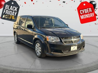 Used 2019 Dodge Grand Caravan SE w/ UConnect Hands-Free Group