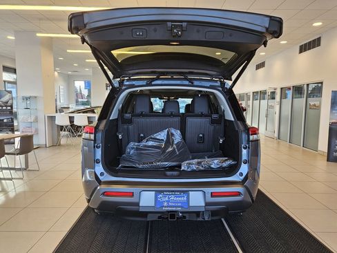 New 2026 Nissan Pathfinder Platinum w/ Cargo Package image 9