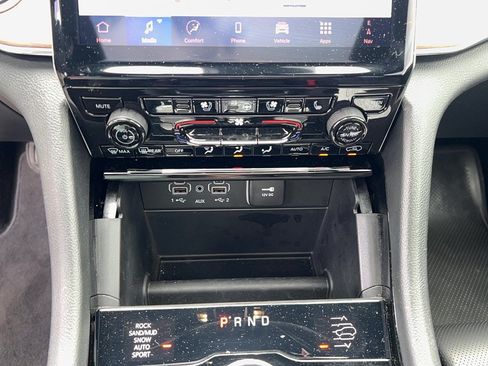 Used 2025 Jeep Grand Cherokee Summit w/ Obsidian Package AWD/4WD image 19