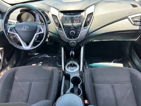 Used 2017 Hyundai Veloster FWD image 16