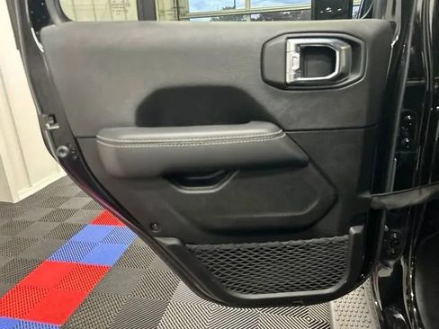 Used 2023 Jeep Wrangler Unlimited Sahara AWD/4WD image 12