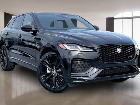 Used 2025 Jaguar F-PACE R-Dynamic S image 3