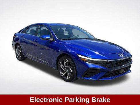 Used 2024 Hyundai Elantra SEL w/ Convenience Package FWD image 9