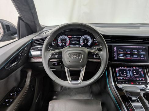 Used 2019 Audi Q8 Prestige w/ Luxury Package image 2