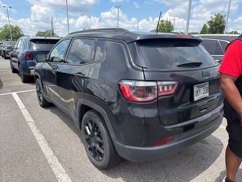 Used 2022 Jeep Compass Latitude FWD image 4
