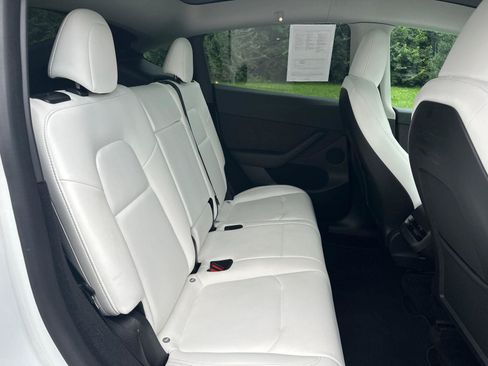 Used 2023 Tesla Model Y Performance AWD/4WD image 19
