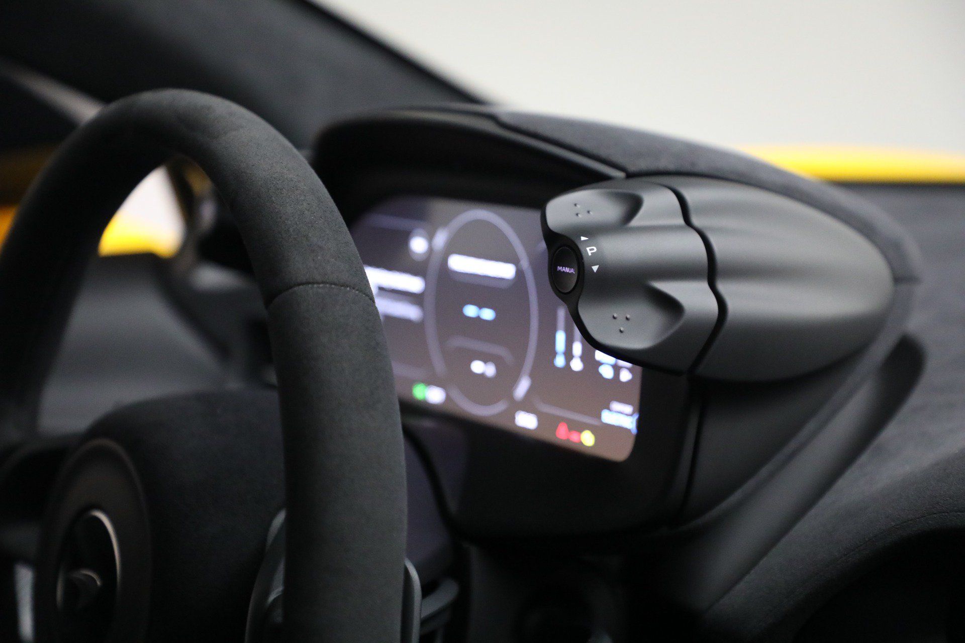 Used 2024 McLaren Artura RWD image 28