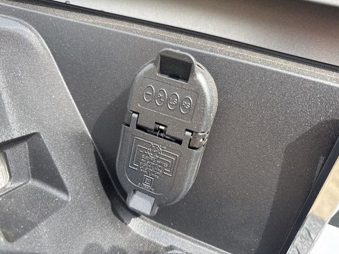 Used 2025 Chevrolet Colorado ZR2 w/ Technology Package image 13