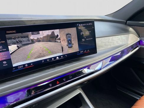 Used 2023 BMW 760i xDrive image 29