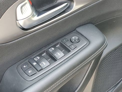 Used 2025 Chrysler Pacifica Select FWD image 21