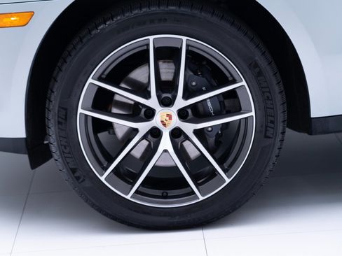 Certified 2025 Porsche Macan AWD/4WD image 12