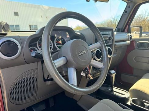 Used 2010 Jeep Wrangler Unlimited Sahara image 9