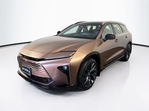 Certified 2025 Toyota Crown Signia w/ Advanced Technology Package AWD/4WD image 3