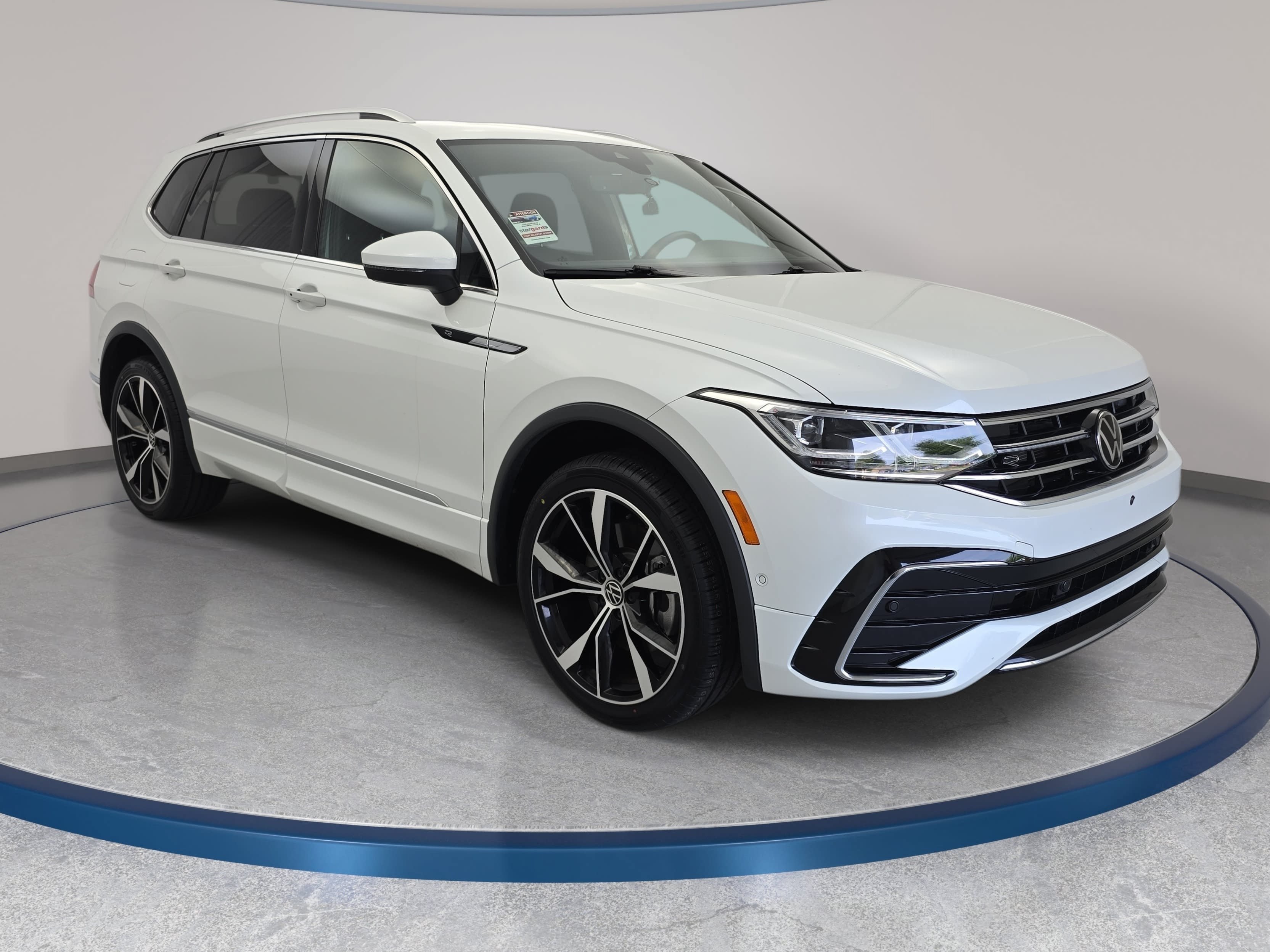 Certified 2024 Volkswagen Tiguan SEL R-Line AWD/4WD image 3