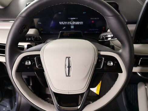 New 2026 Lincoln Aviator Reserve image 3