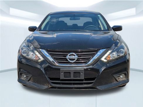 Used 2016 Nissan Altima 2.5 SR w/ LED Appearance Package image 10