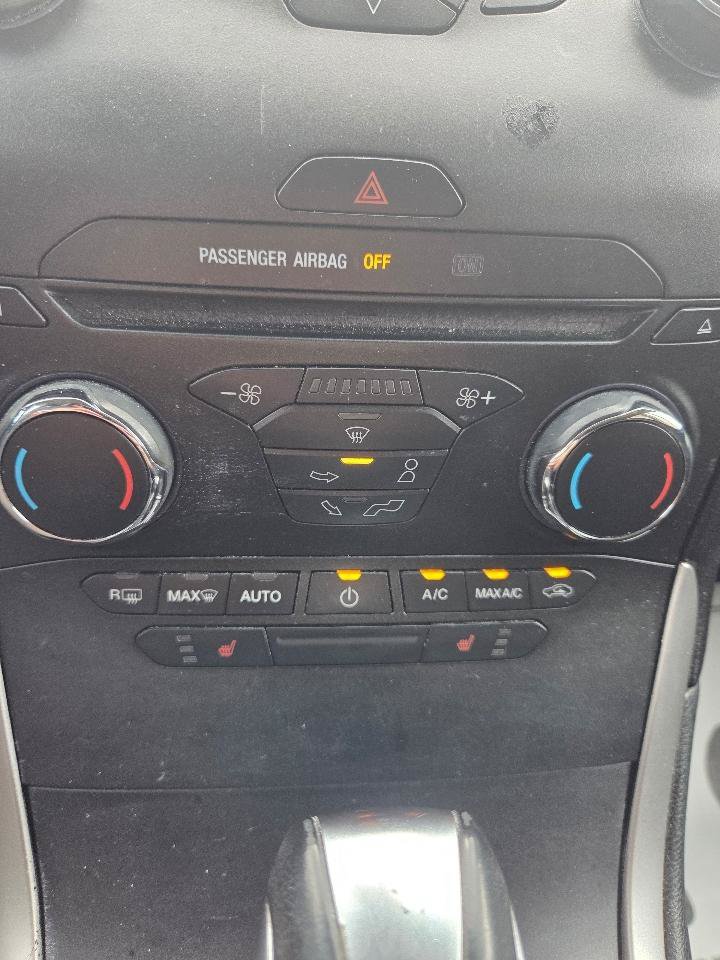 Used 2015 Ford Edge SEL FWD image 31