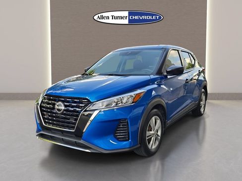 Used 2022 Nissan Kicks S FWD image 3