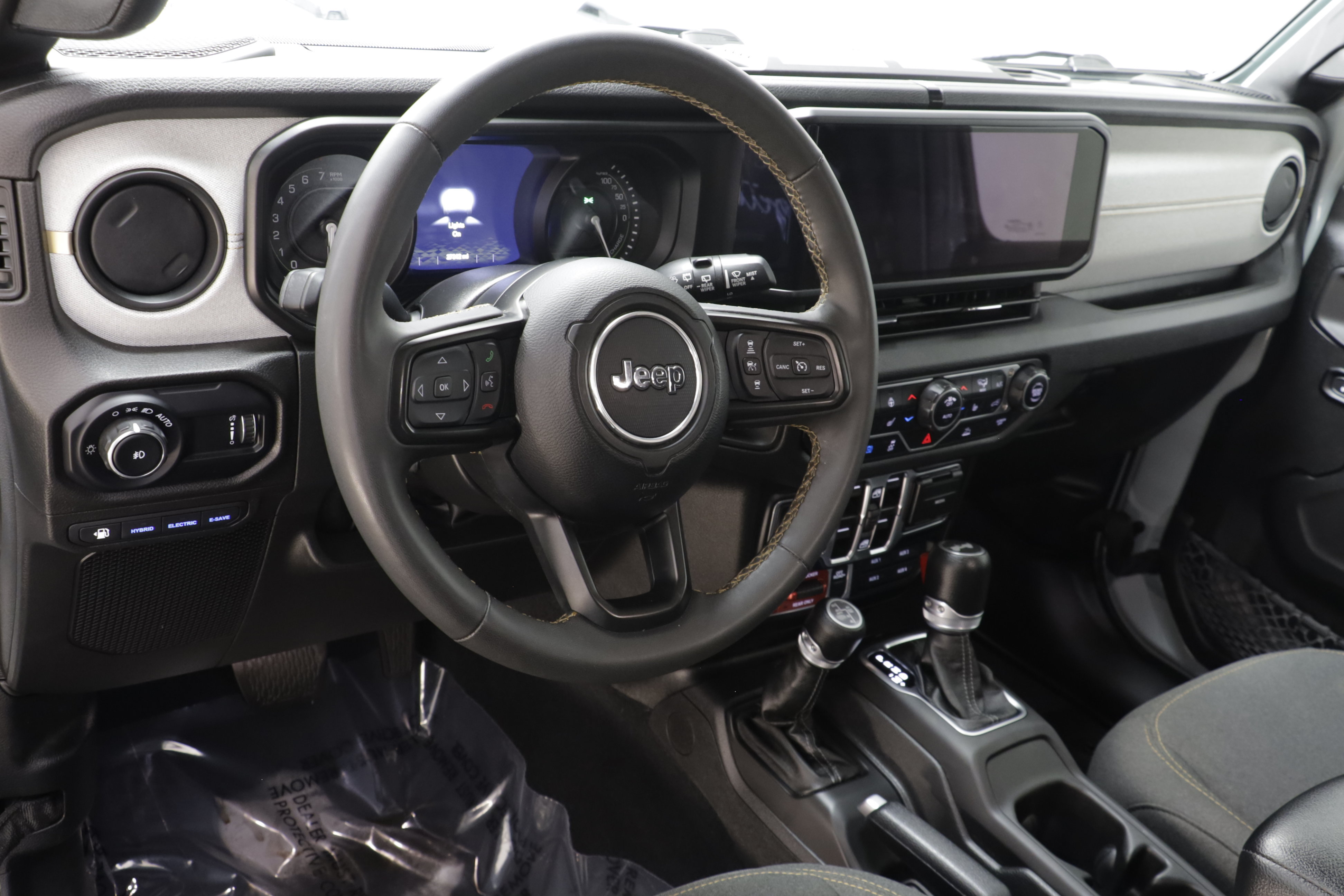 Used 2024 Jeep Wrangler Unlimited AWD/4WD image 7
