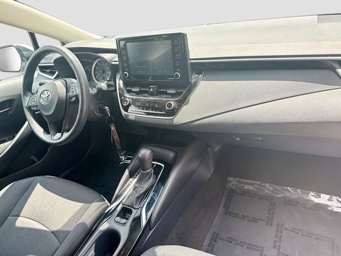 Used 2022 Toyota Corolla LE FWD image 30