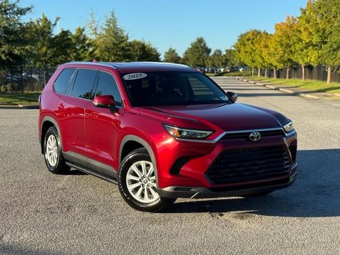 Used 2025 Toyota Grand Highlander FWD image 2