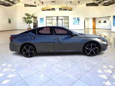 Certified 2023 Nissan Altima 2.5 SR image 4