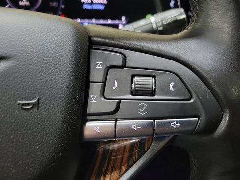 Used 2021 Cadillac Escalade Premium Luxury AWD/4WD image 16