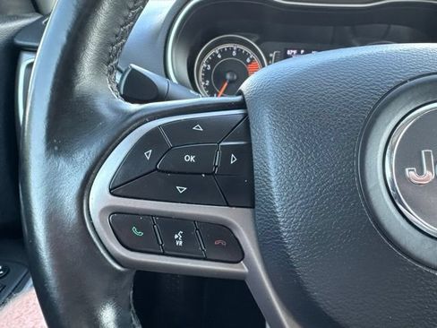 Used 2019 Jeep Cherokee Latitude Plus AWD/4WD image 22