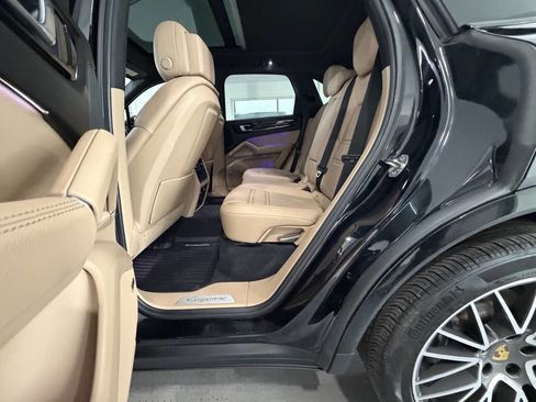 Used 2021 Porsche Cayenne image 14