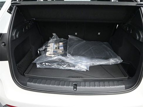 Used 2025 BMW X1 xDrive28i w/ Technology Package image 16