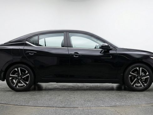 Used 2025 Nissan Sentra SV image 11