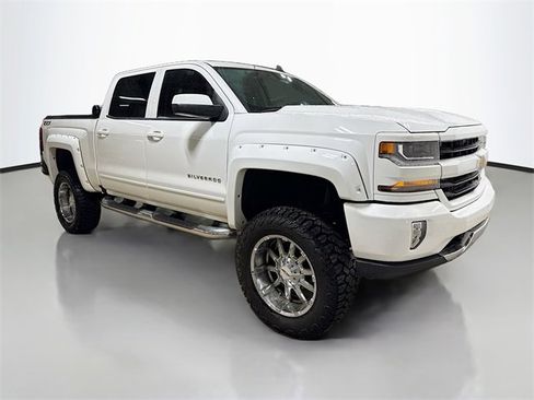 Used 2018 Chevrolet Silverado 1500 LT w/ All Star Edition image 5