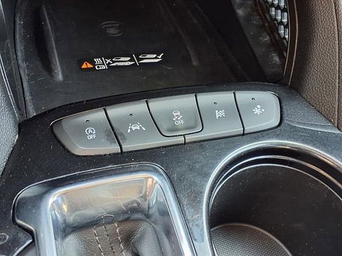 Used 2021 Chevrolet TrailBlazer ACTIV w/ Sun and Liftgate Package image 9