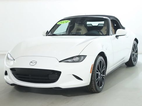 Used 2024 MAZDA MX-5 Miata Grand Touring RWD image 4