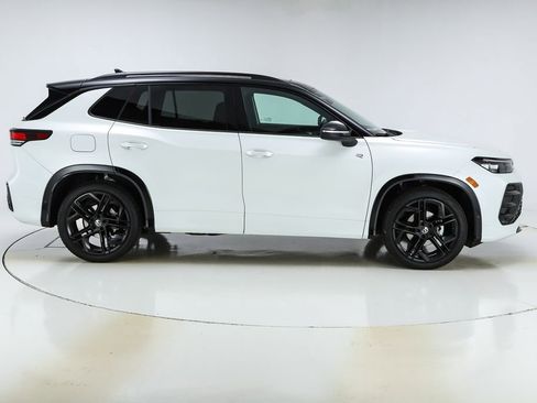 New 2026 Volkswagen Tiguan SE R-Line image 10