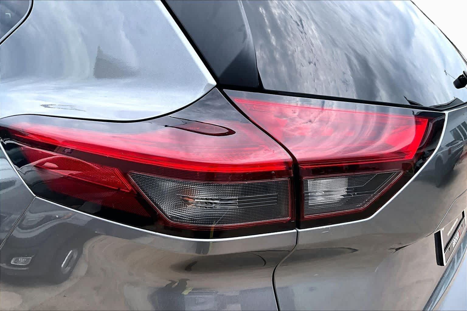 Used 2023 Nissan Rogue S FWD image 27