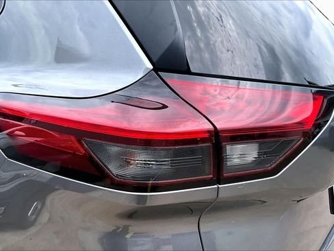 Used 2023 Nissan Rogue S FWD image 27