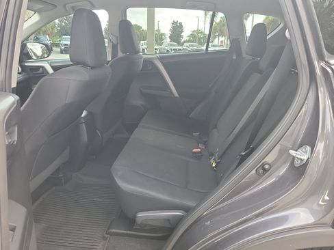 Used 2016 Toyota RAV4 LE FWD image 10