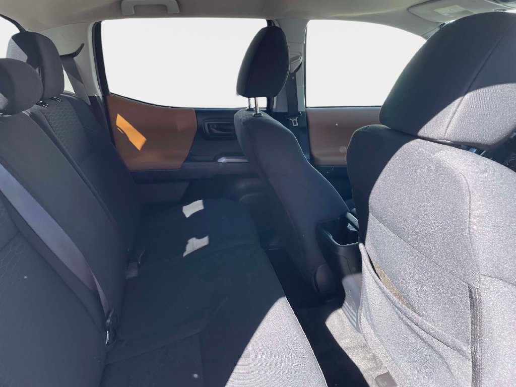 Used 2018 Toyota Tacoma SR5 RWD image 12