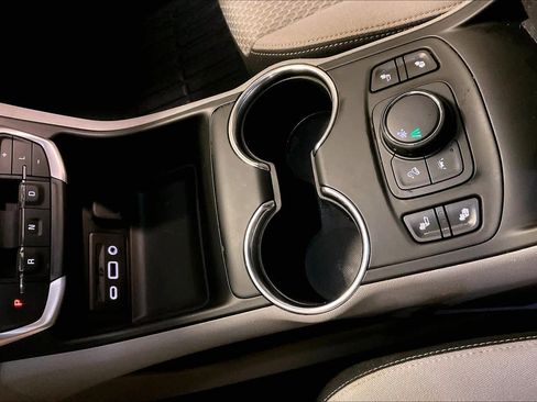 Used 2022 GMC Terrain SLE w/ Driver Convenience Package image 16