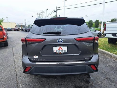 Used 2023 Toyota Highlander XLE AWD/4WD image 9